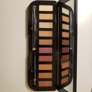 Me Essentials Eyeshadow Palette